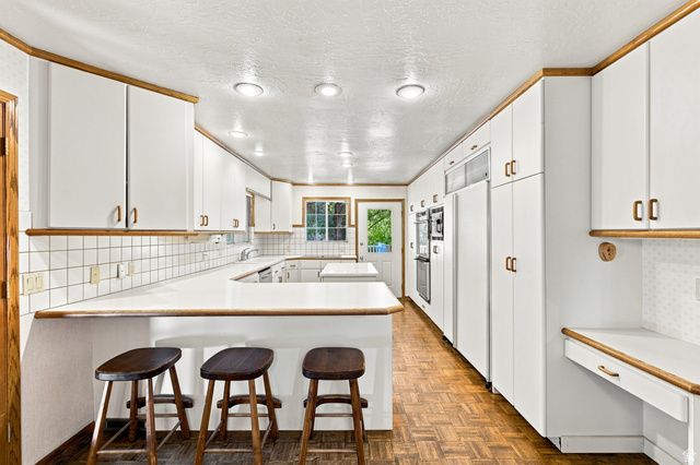 2830 E VALLEY VIEW AVE, Holladay, UT 84117