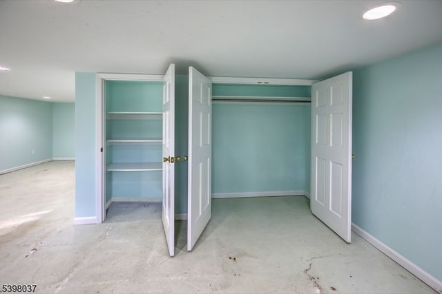 10 Maple St, Peapack Gladstone Boro, NJ 07934