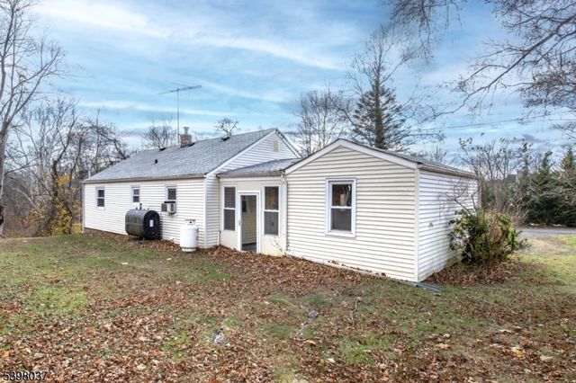 10 Maple St, Peapack Gladstone Boro, NJ 07934