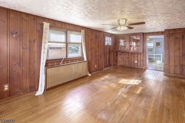 10 Maple St, Peapack Gladstone Boro, NJ 07934