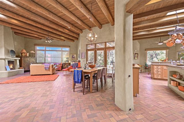 746 Camino Francisca, Santa Fe, NM 87506