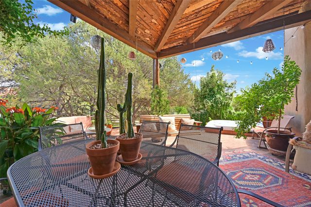 746 Camino Francisca, Santa Fe, NM 87506