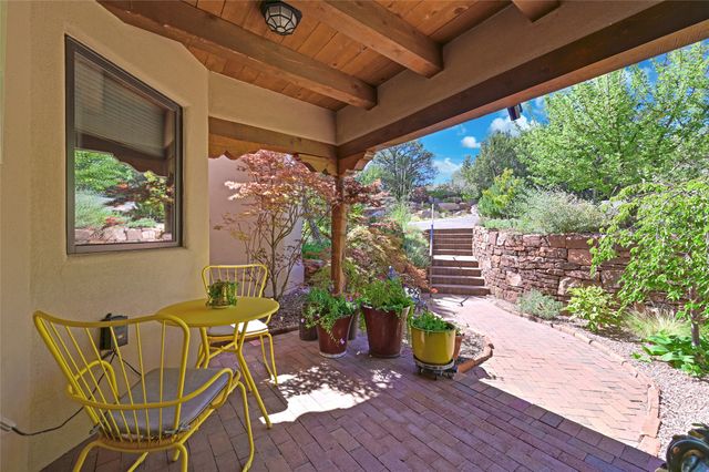 746 Camino Francisca, Santa Fe, NM 87506