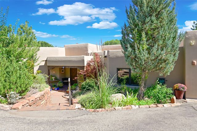 746 Camino Francisca, Santa Fe, NM 87506