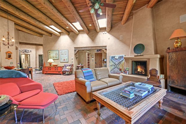 746 Camino Francisca, Santa Fe, NM 87506