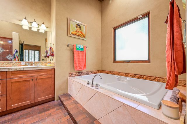 746 Camino Francisca, Santa Fe, NM 87506