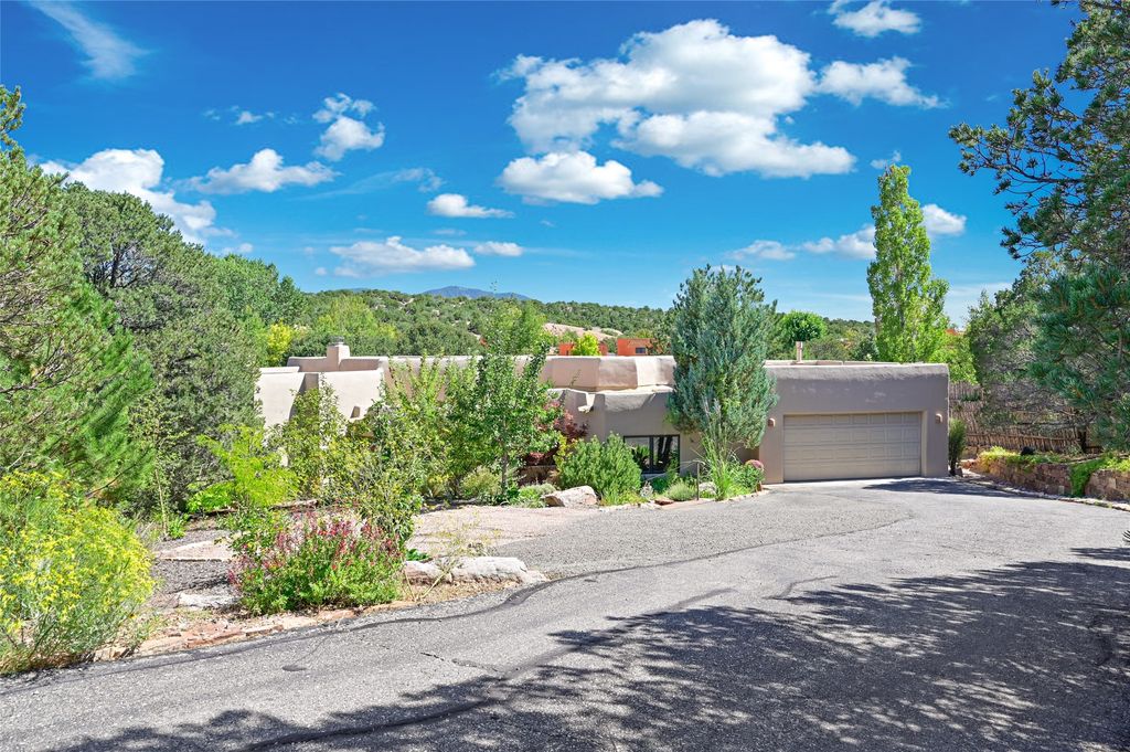 746 Camino Francisca, Santa Fe, NM 87506
