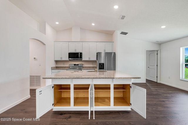 1770 Parrsboro Street NW, Palm Bay, FL 32907
