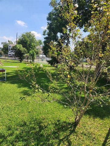 806 E 38th Street, Houston, TX 77022