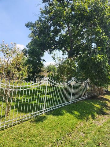 806 E 38th Street, Houston, TX 77022