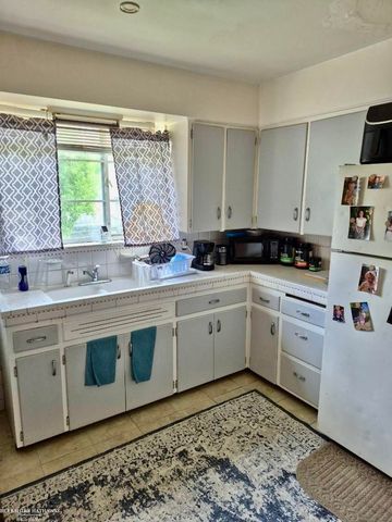 29290 Utica Road, Roseville, MI 48066