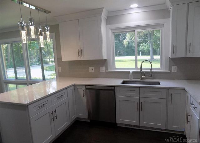 3350 Adams Road, Troy, MI 48084