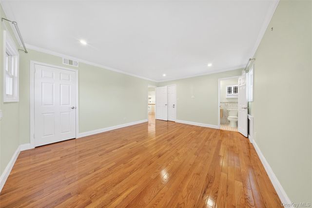 38 S Oaks Boulevard, Plainview, NY 11803