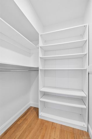 38 S Oaks Boulevard, Plainview, NY 11803