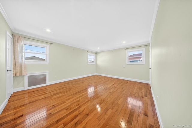 38 S Oaks Boulevard, Plainview, NY 11803