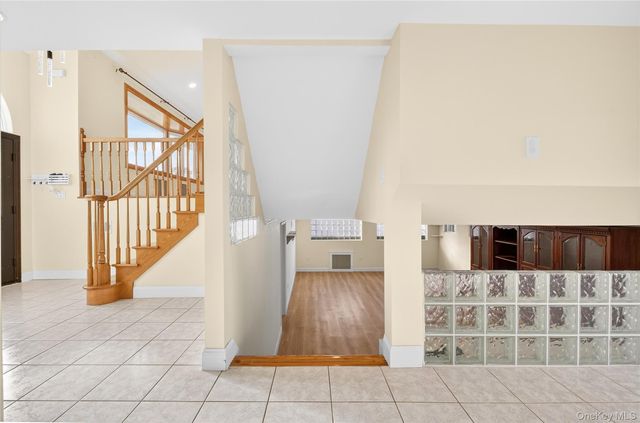 38 S Oaks Boulevard, Plainview, NY 11803