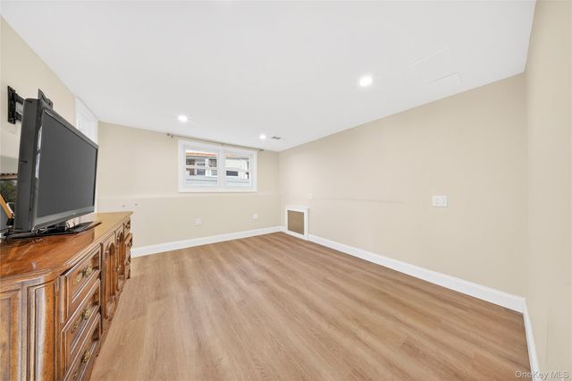 38 S Oaks Boulevard, Plainview, NY 11803