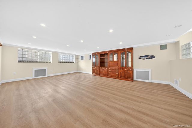 38 S Oaks Boulevard, Plainview, NY 11803