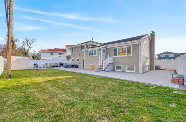 38 S Oaks Boulevard, Plainview, NY 11803