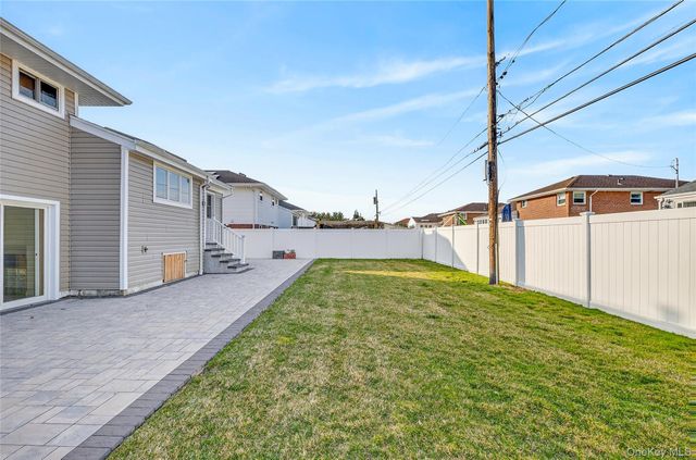 38 S Oaks Boulevard, Plainview, NY 11803