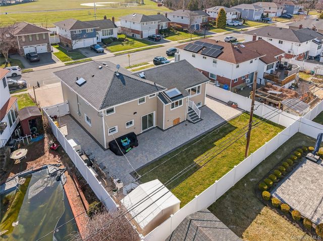 38 S Oaks Boulevard, Plainview, NY 11803