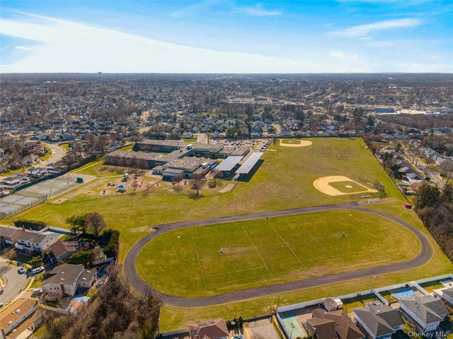 38 S Oaks Boulevard, Plainview, NY 11803