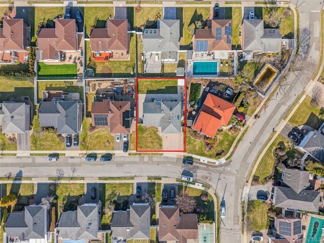 38 S Oaks Boulevard, Plainview, NY 11803