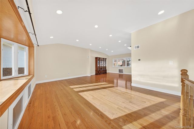 38 S Oaks Boulevard, Plainview, NY 11803