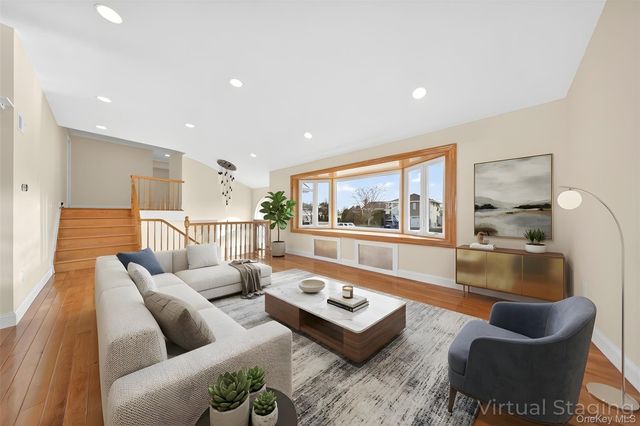 38 S Oaks Boulevard, Plainview, NY 11803