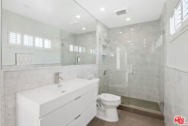 339 N Oakhurst Drive 401, Beverly Hills, CA 90210