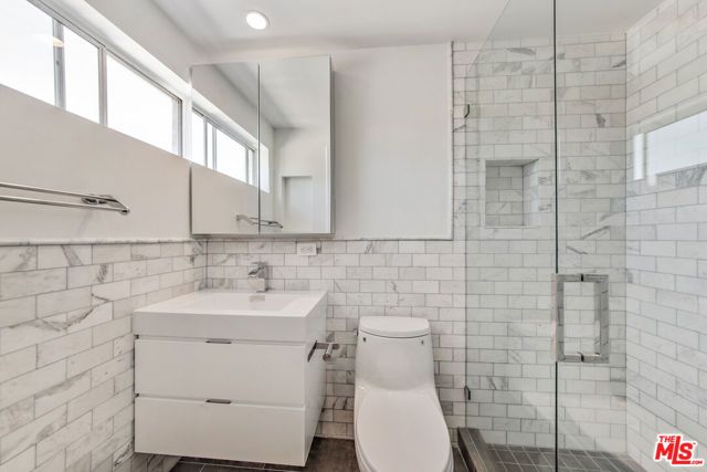 339 N Oakhurst Drive 401, Beverly Hills, CA 90210