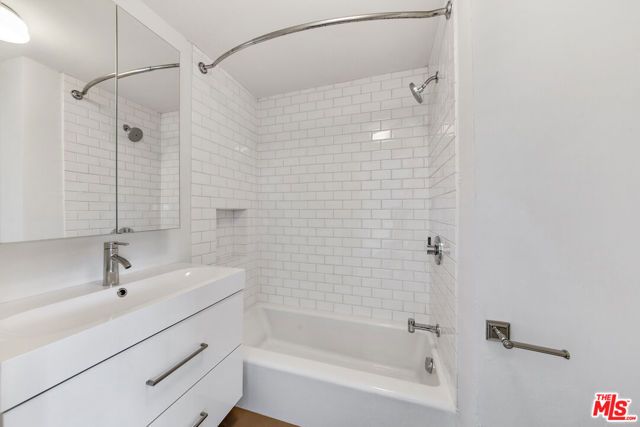 339 N Oakhurst Drive 401, Beverly Hills, CA 90210