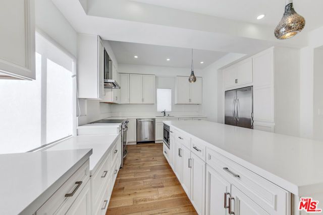 339 N Oakhurst Drive 401, Beverly Hills, CA 90210