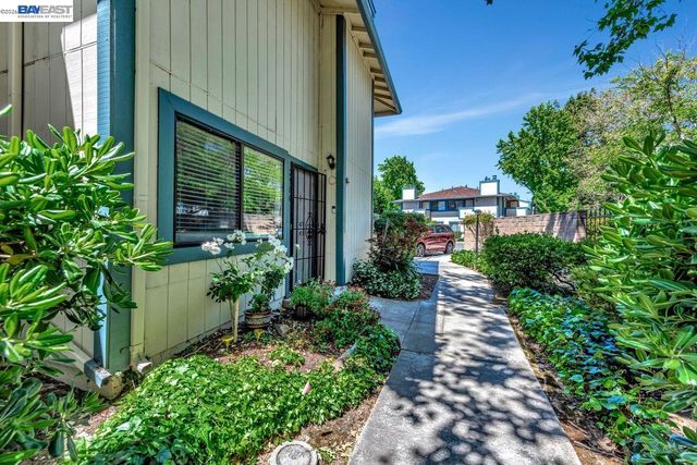 2500 Copa Del Oro Dr, Union City, CA 94587