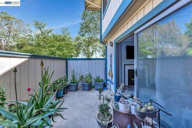 2500 Copa Del Oro Dr, Union City, CA 94587