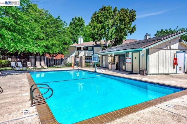 2500 Copa Del Oro Dr, Union City, CA 94587
