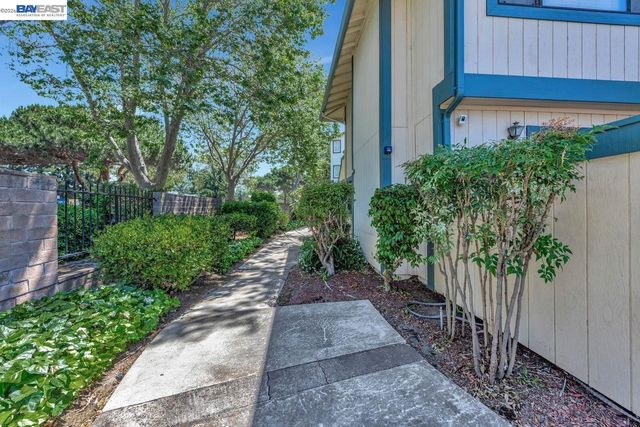 2500 Copa Del Oro Dr, Union City, CA 94587