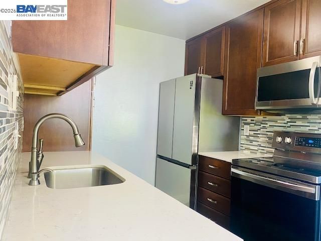 2500 Copa Del Oro Dr, Union City, CA 94587