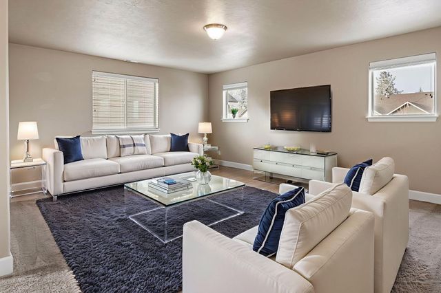 21191 SE Kayla Court, Bend, OR 97702