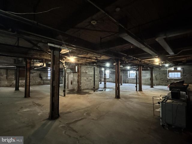 303 VINE STREET, Philadelphia, PA 19106