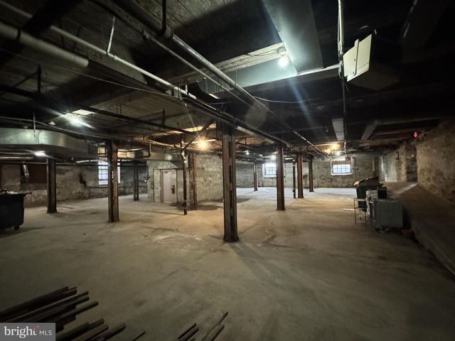 303 VINE STREET, Philadelphia, PA 19106