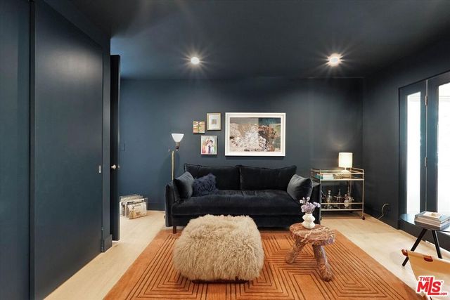 930 California Avenue 301, Santa Monica, CA 90403