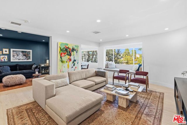 930 California Avenue 301, Santa Monica, CA 90403