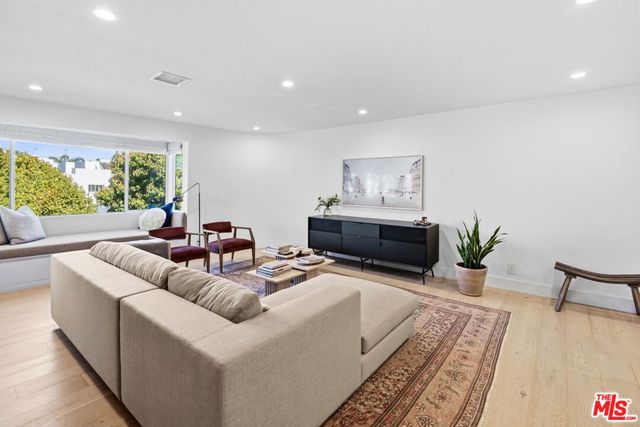 930 California Avenue 301, Santa Monica, CA 90403