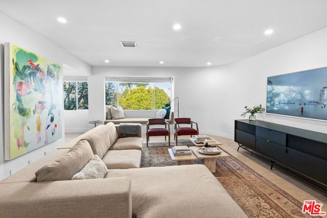 930 California Avenue 301, Santa Monica, CA 90403