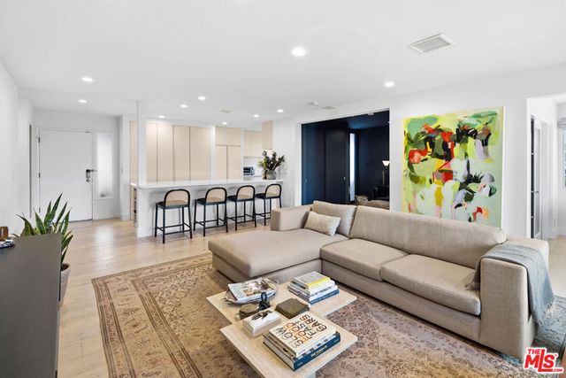 930 California Avenue 301, Santa Monica, CA 90403