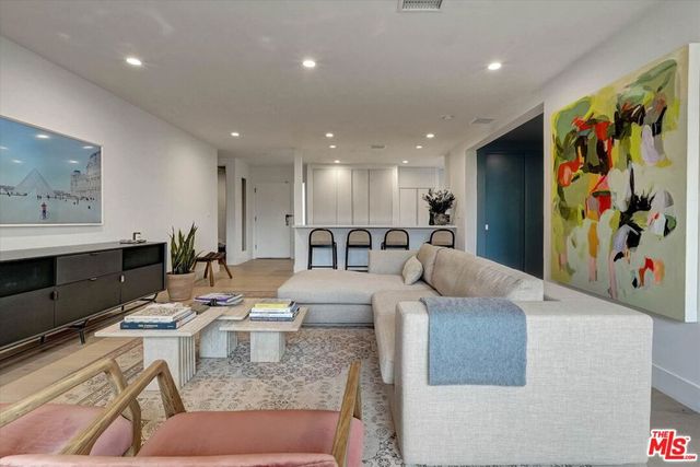 930 California Avenue 301, Santa Monica, CA 90403
