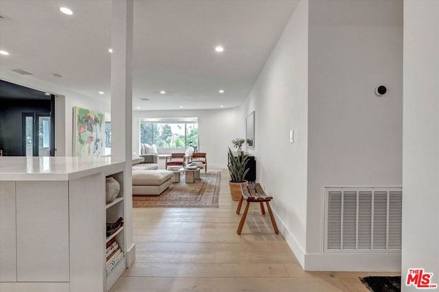 930 California Avenue 301, Santa Monica, CA 90403