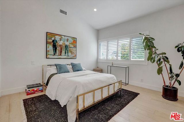 930 California Avenue 301, Santa Monica, CA 90403