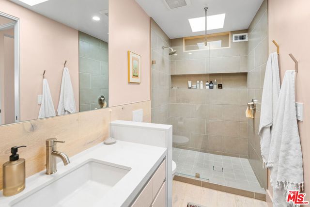 930 California Avenue 301, Santa Monica, CA 90403
